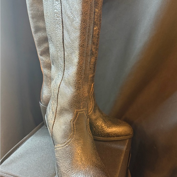 Donald J. Pliner Shoes - Donald Pliner Black Riot-21 Boots. BNIB. Never Worn. Women’s size 8.